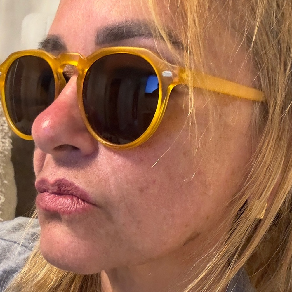 Stylish Yellow Sunglasses - Picture 3 of 5